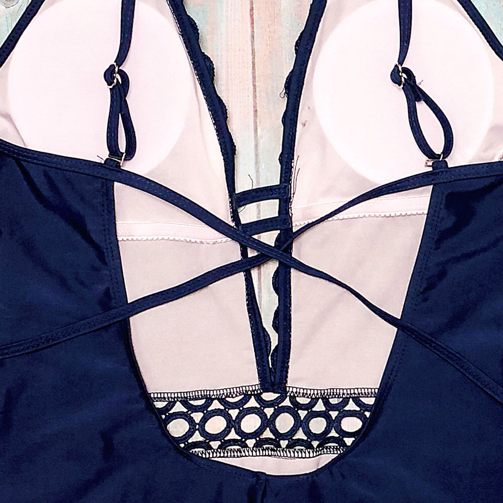 Backless Women Sling Swimsuit – Sexy Polyester One-Piece Swimwear for Beach & Summer