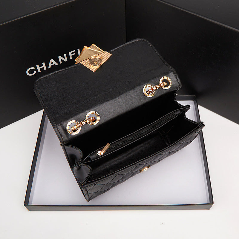 Women’s Vintage Mini Crossbody Bag | Chain Square Handbag