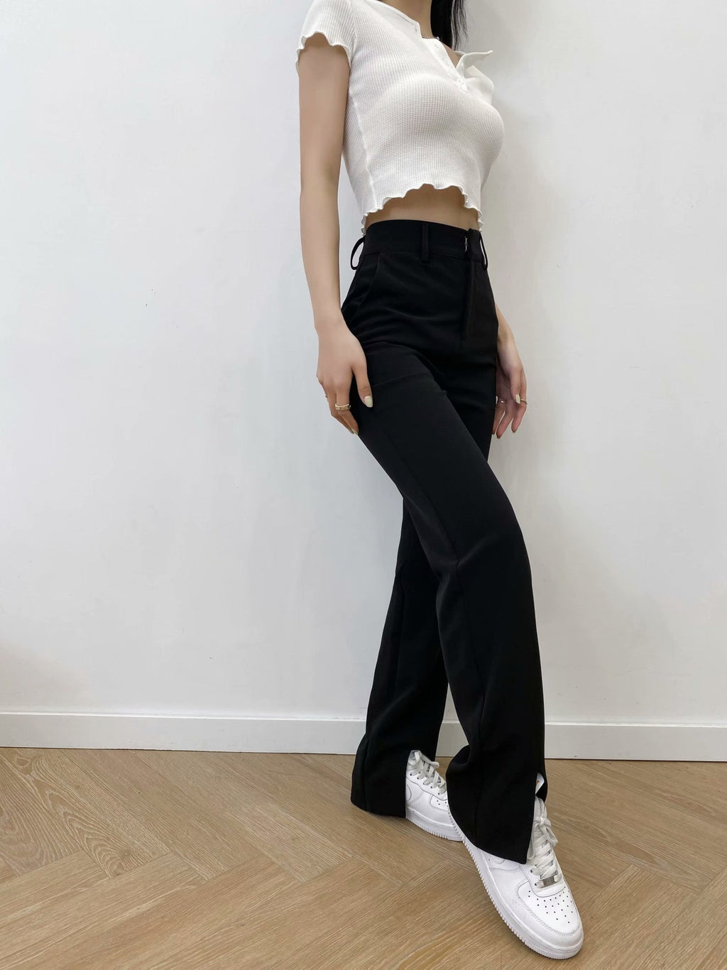 Women’s Wide-Leg Pants with Front Slit – Modern High-Waist Trousers for Casual Chic Style