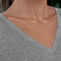 Womens T Shirts Short Sleeve V Neck Tops with Pockets Summer Fashion Trendy Soft Casual Comfy Outfits Clothes 2024